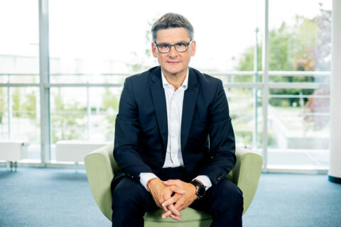 10_portrait_22_005_040