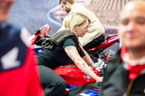 intermot_25_013_016